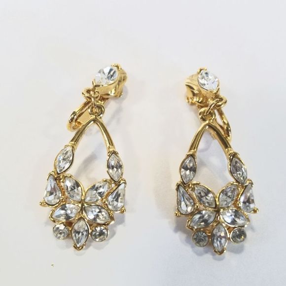 Vintage Trifari Comfort Clip Dangling Gold Tone Earrings
